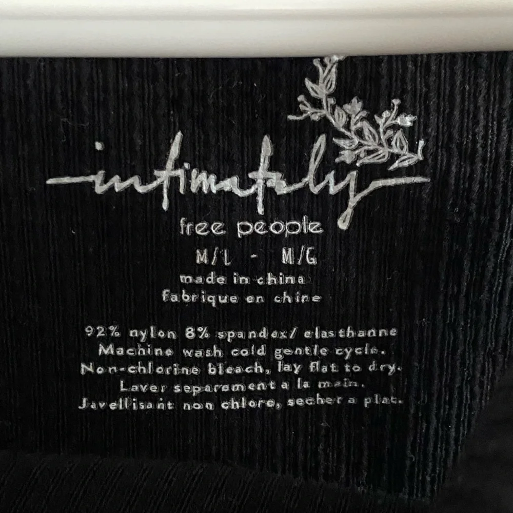 Free People Intimately Black Ribbed Crewneck Stretch Tank Top Size M/L READ - Picture 3 of 13
